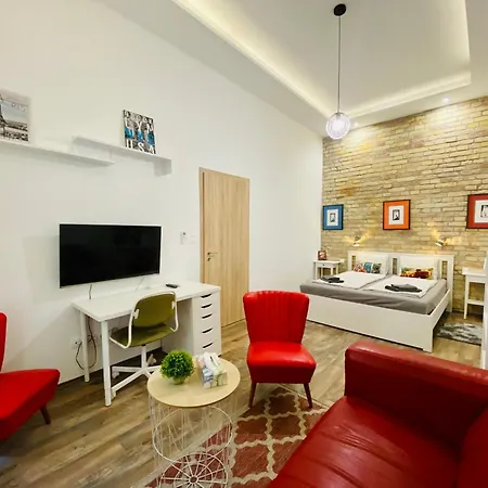 شقة In With Ac - Brick House *