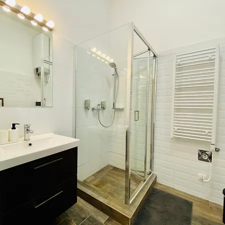 شقة In With Ac - Brick House بودابست